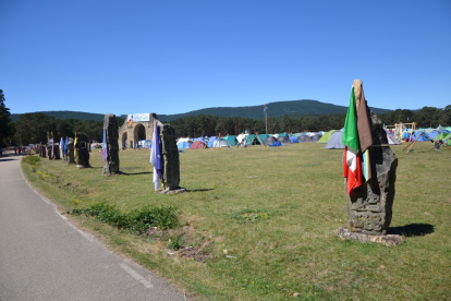 Campamento de la Nava de Covaleda, lleno de tiendas de campaña en el encuentro anterior, celebrado en 2017.