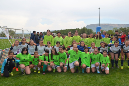 Los tres equipos femeninos de Covaleda, Salas y Duruelo.