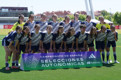 Formación del combinado regional sub-15 femenino que ha competido en la Ciudad Deportiva de Las Rozas.