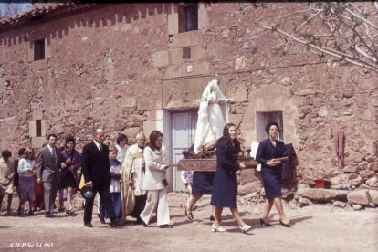 Romería de la Virgen de la Cuesta en Tozalmoro en 1975