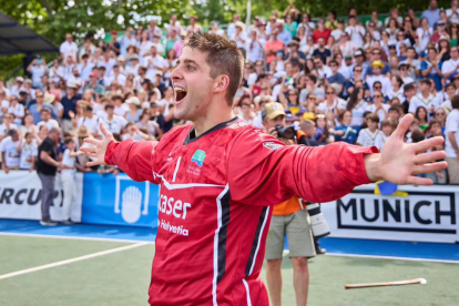 Rafael Revilla celebrando el título de Liga.