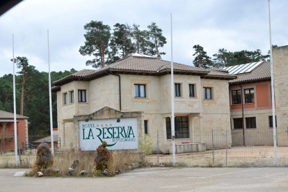 Edificio del antiguo hotel La Reserva en San Leonardo.