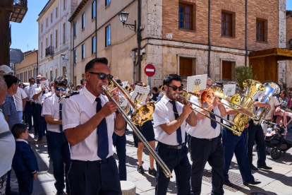 El Burgo de Osma volvió a vivir un Corpus Christi lleno de color y fervor con sus tradicionales alfombras florales.