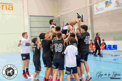 El CSB Codesian A ganó ante su afición la Copa de Castilla y León infantil.