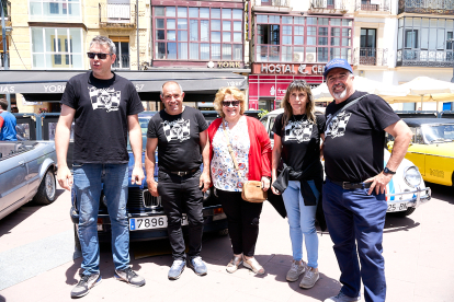 El Clasiclub de Soria acerca al centro de la ciudad la historia del motor con una concentración de coches clásicos.