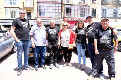 El Clasiclub de Soria acerca al centro de la ciudad la historia del motor con una concentración de coches clásicos.