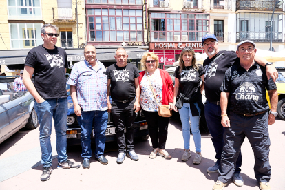 El Clasiclub de Soria acerca al centro de la ciudad la historia del motor con una concentración de coches clásicos.