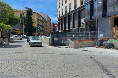 El Clasiclub de Soria acerca al centro de la ciudad decenas de coches clásicos en su 23 aniversario.