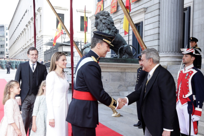 Posada recibiendo al Felipe VI en el Congreso de los Diputados el día de la Coronación.