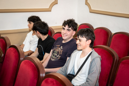 La Fundación Antonio Machado premia a 45 alumnos de diversas provincias por su implicación en difundir los valores mediambientales que recoge 'Campos de Castilla'.