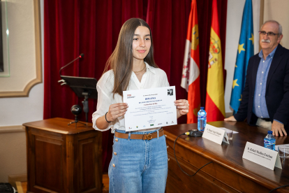 La Fundación Antonio Machado premia a 45 alumnos de diversas provincias por su implicación en difundir los valores mediambientales que recoge 'Campos de Castilla'.