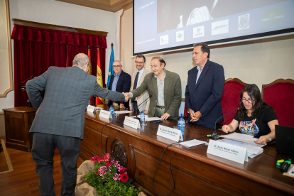 La Fundación Antonio Machado premia a 45 alumnos de diversas provincias por su implicación en difundir los valores mediambientales que recoge 'Campos de Castilla'.