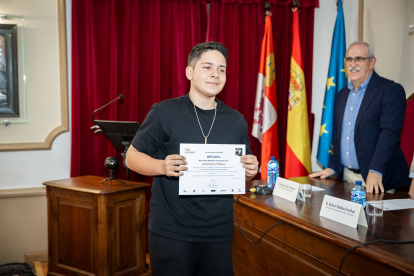 La Fundación Antonio Machado premia a 45 alumnos de diversas provincias por su implicación en difundir los valores mediambientales que recoge 'Campos de Castilla'.