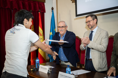La Fundación Antonio Machado premia a 45 alumnos de diversas provincias por su implicación en difundir los valores mediambientales que recoge 'Campos de Castilla'.