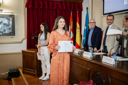 La Fundación Antonio Machado premia a 45 alumnos de diversas provincias por su implicación en difundir los valores mediambientales que recoge 'Campos de Castilla'.