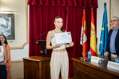 La Fundación Antonio Machado premia a 45 alumnos de diversas provincias por su implicación en difundir los valores mediambientales que recoge 'Campos de Castilla'.