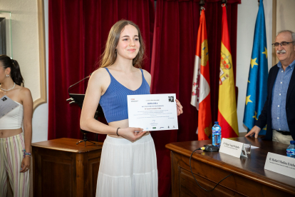 La Fundación Antonio Machado premia a 45 alumnos de diversas provincias por su implicación en difundir los valores mediambientales que recoge 'Campos de Castilla'.