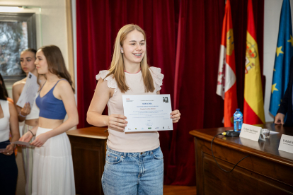 La Fundación Antonio Machado premia a 45 alumnos de diversas provincias por su implicación en difundir los valores mediambientales que recoge 'Campos de Castilla'.