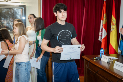La Fundación Antonio Machado premia a 45 alumnos de diversas provincias por su implicación en difundir los valores mediambientales que recoge 'Campos de Castilla'.