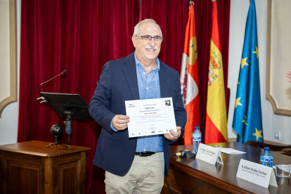 La Fundación Antonio Machado premia a 45 alumnos de diversas provincias por su implicación en difundir los valores mediambientales que recoge 'Campos de Castilla'.