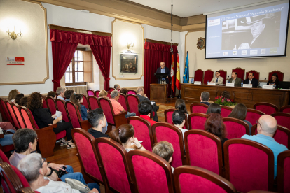 La Fundación Antonio Machado premia a 45 alumnos de diversas provincias por su implicación en difundir los valores mediambientales que recoge 'Campos de Castilla'.