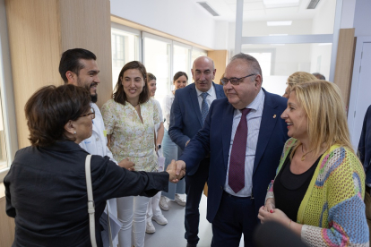 El consejero de Sanidad, Alejandro Vázquez Ramos, presenta la nueva Unidad Multidisciplinar de Suelo Pélvico del área de salud de Soria.