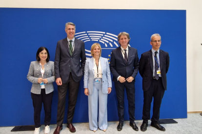 Carolina Darias, Xavier García Albiol, María José García Pelayo, Carlos Martínez y Luis Martínez-Sicluna.