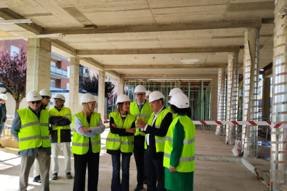 Rocío Lucas visita las obras de ampliación del Pico Frentes.