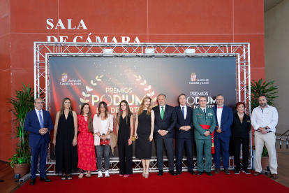Foto de familia de los galardonados en los XII Premios Pódium del Deporte.
