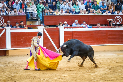 El torero soriano Rubén Sanz en su primero del Domingo de Calderas.