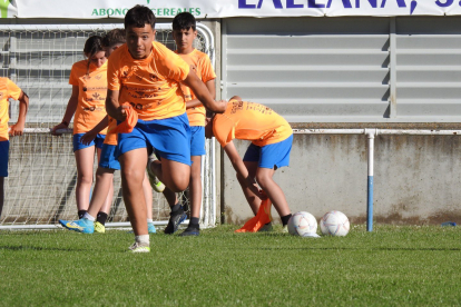 Participantes en el campus del fútbol del Almazán.