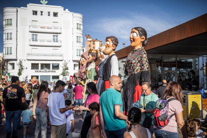 El público infantil disfruta del primer día de cabezudos de este verano.