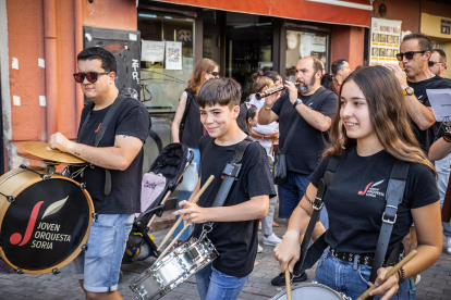 El público infantil disfruta del primer día de cabezudos de este verano.