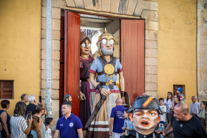 El público infantil disfruta del primer día de cabezudos de este verano.