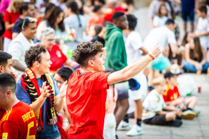 Los sorianos vibran con la selección en la primera parte de la semifinal.