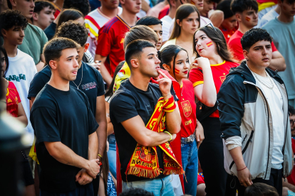 Los sorianos vibran con la selección en la primera parte de la semifinal.