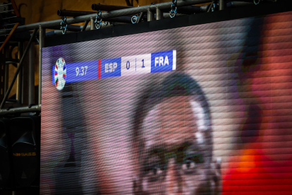 Los sorianos vibran con la selección en la primera parte de la semifinal.