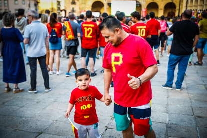 Los sorianos vibran con la selección en la primera parte de la semifinal.