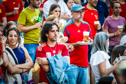 Los sorianos vibran con la selección en la primera parte de la semifinal.