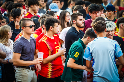 Los sorianos vibran con la selección en la primera parte de la semifinal.