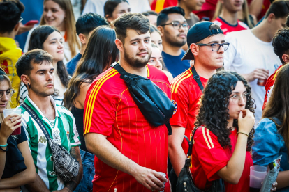 Los sorianos vibran con la selección en la primera parte de la semifinal.