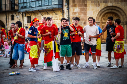 Los sorianos vibran con la selección en la primera parte de la semifinal.