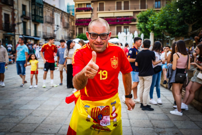 Los sorianos vibran con la selección en la primera parte de la semifinal.