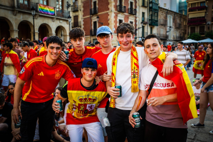 Los sorianos vibran con la selección en la primera parte de la semifinal.