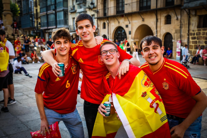 Los sorianos vibran con la selección en la primera parte de la semifinal.