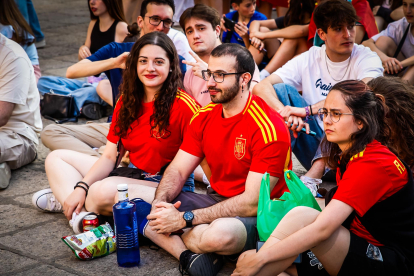 Los sorianos vibran con la selección en la primera parte de la semifinal.