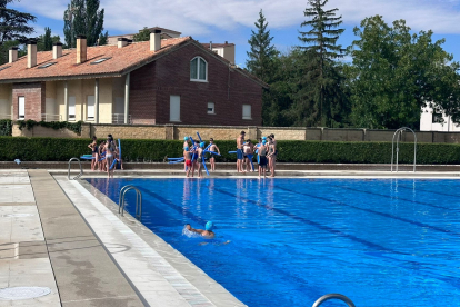 La piscina es uno de los escenarios importantes en el campus adnamantino.