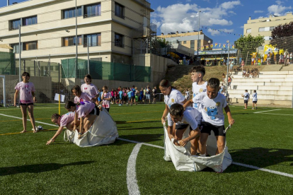 Los niños disfrutan de los juegos del Grand Prix