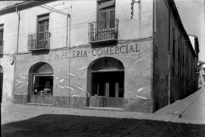 Tienda ropa Jose Antonio del Amo en el Collado 1950