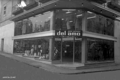 Tienda ropa Jose Antonio del Amo en el Collado 1950